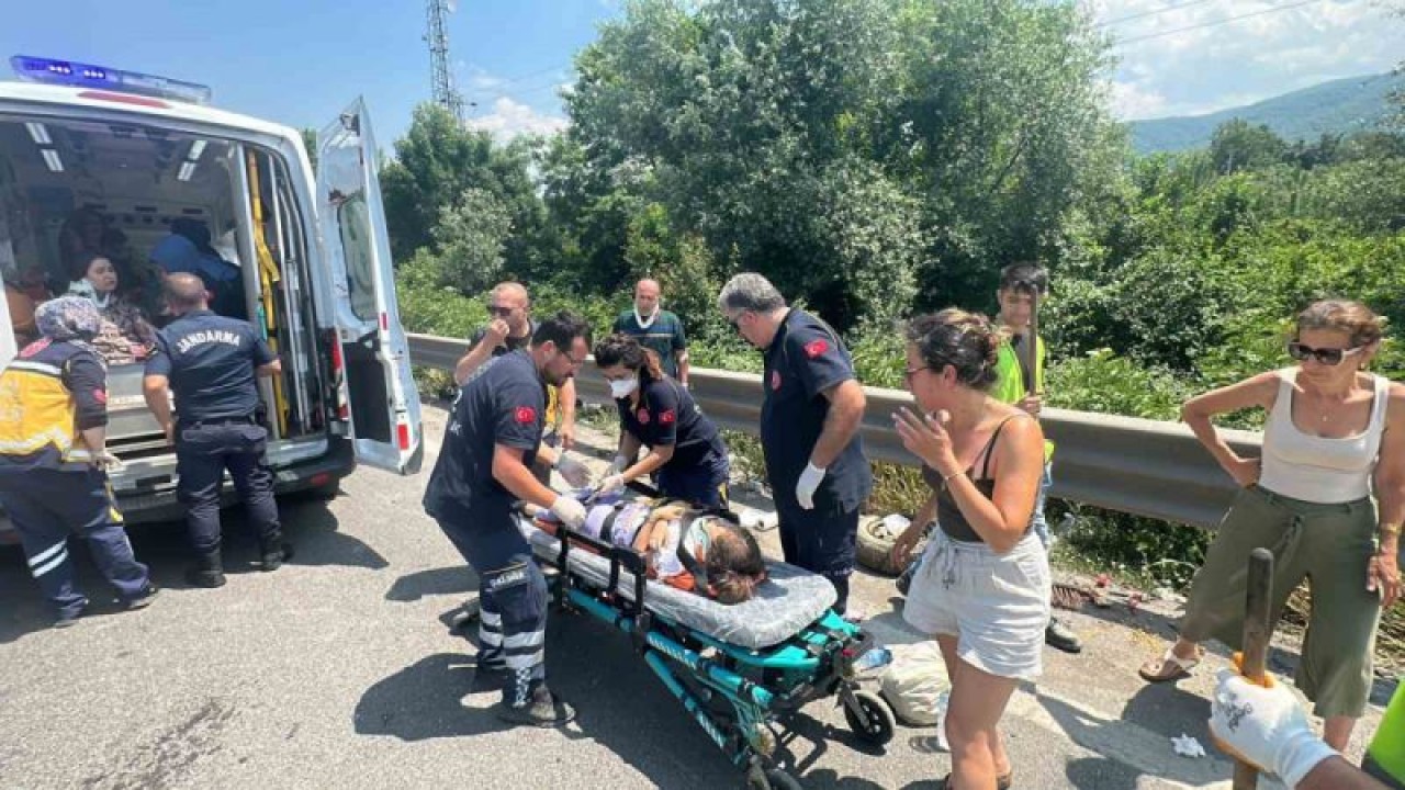 Anadolu Otoyolu’nda iki otomobil çarpıştı: 5’i çocuk 8 yaralı 12