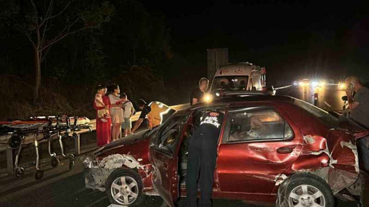4 aracın karıştığı zincirleme kazada 6 kişi yaralandı 13