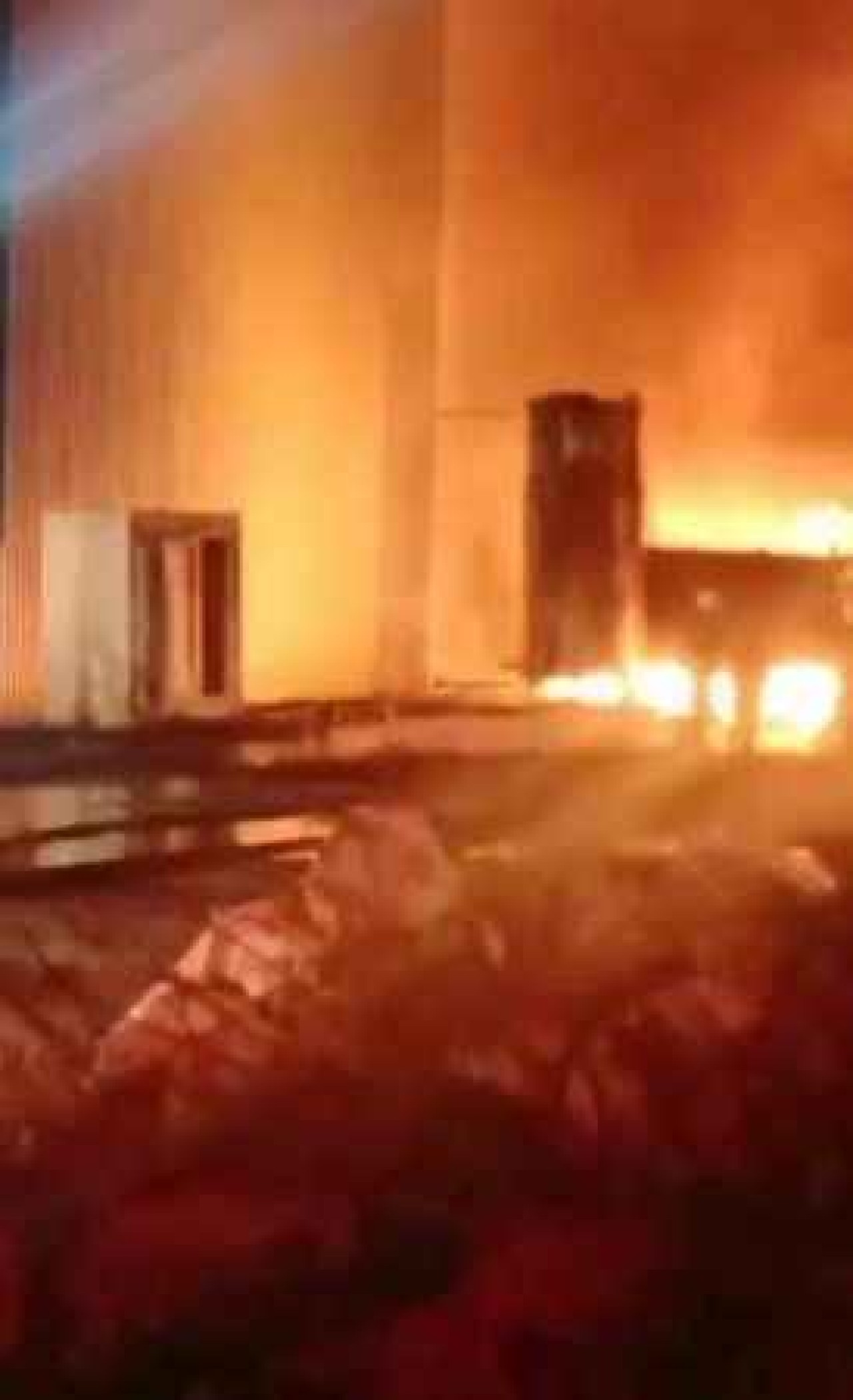 Kocaeli’de asfalt eritme tankında patlama: 2 yaralı
