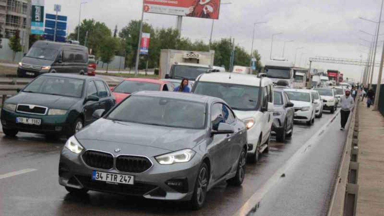 Kocaeli Haber: İçinde Sıfır Araçlarında Olduğu Tır Makaslama Yaptı!  5