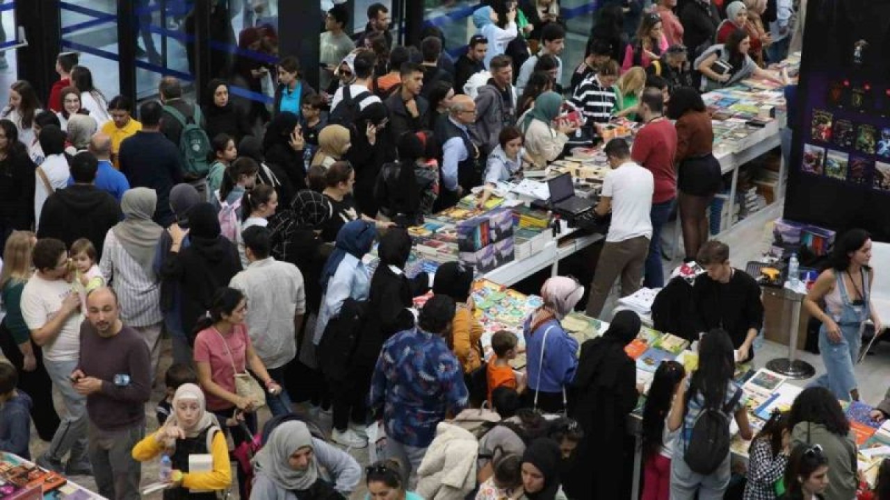 Kitapseverler Akın Etti; Kitap Fuarına 988 bin 444 Ziyaretçi! 6