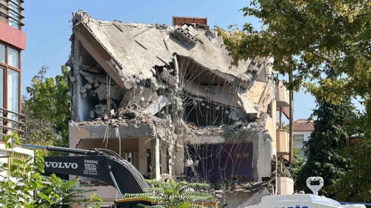 Düzce'nin Dönüşümü Başladı: Eski Binalar Yenilik İçin Yıkılıyor 5
