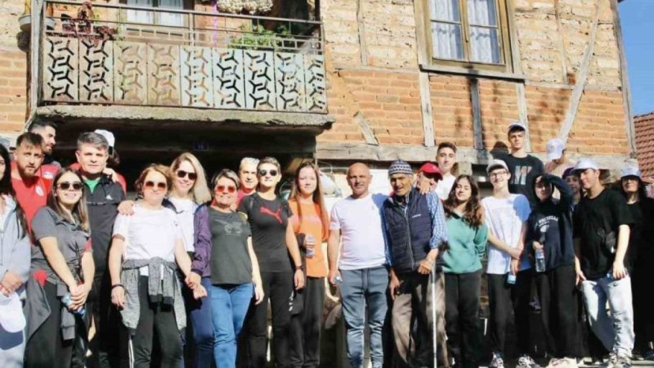 Öğrenciler ve Öğretmenler Doğa Yürüyüşü Yaptı 2