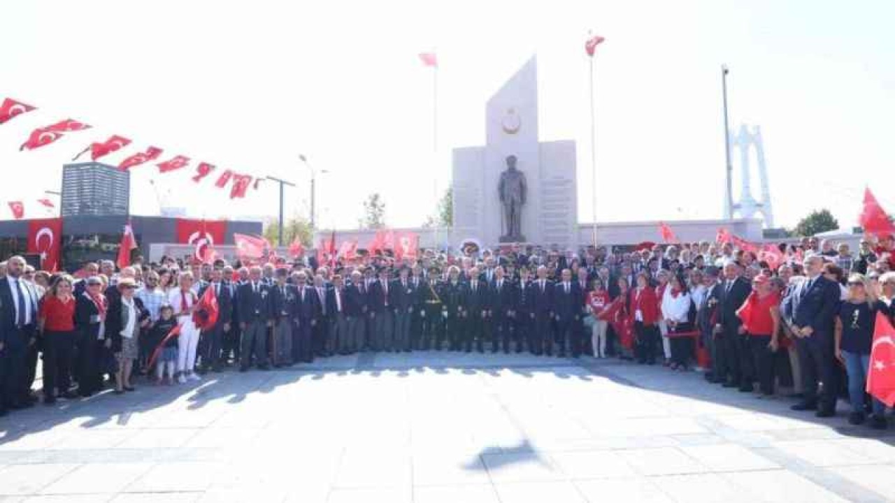 Kocaeli Valisi’nden Vatandaşlara Türk Bayrağı Hediyesi 5