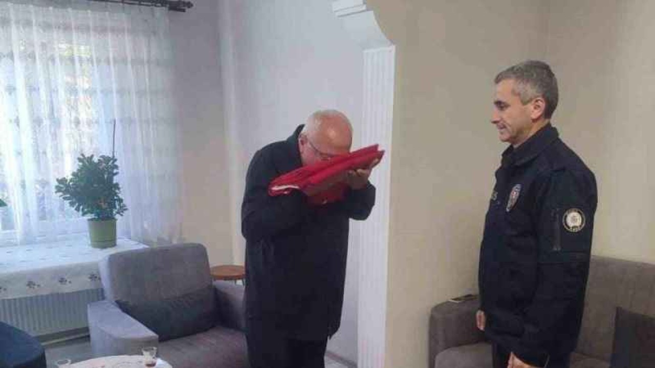 Şehit polisi meslektaşları mezarı başında andı 3