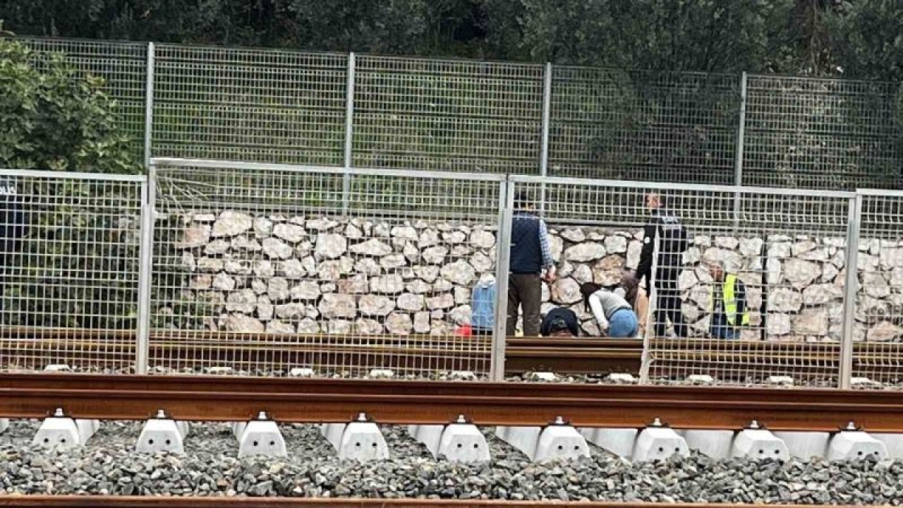 Kocaeli'de Yüksek Hızlı Tren Yayalara Çarptı 4