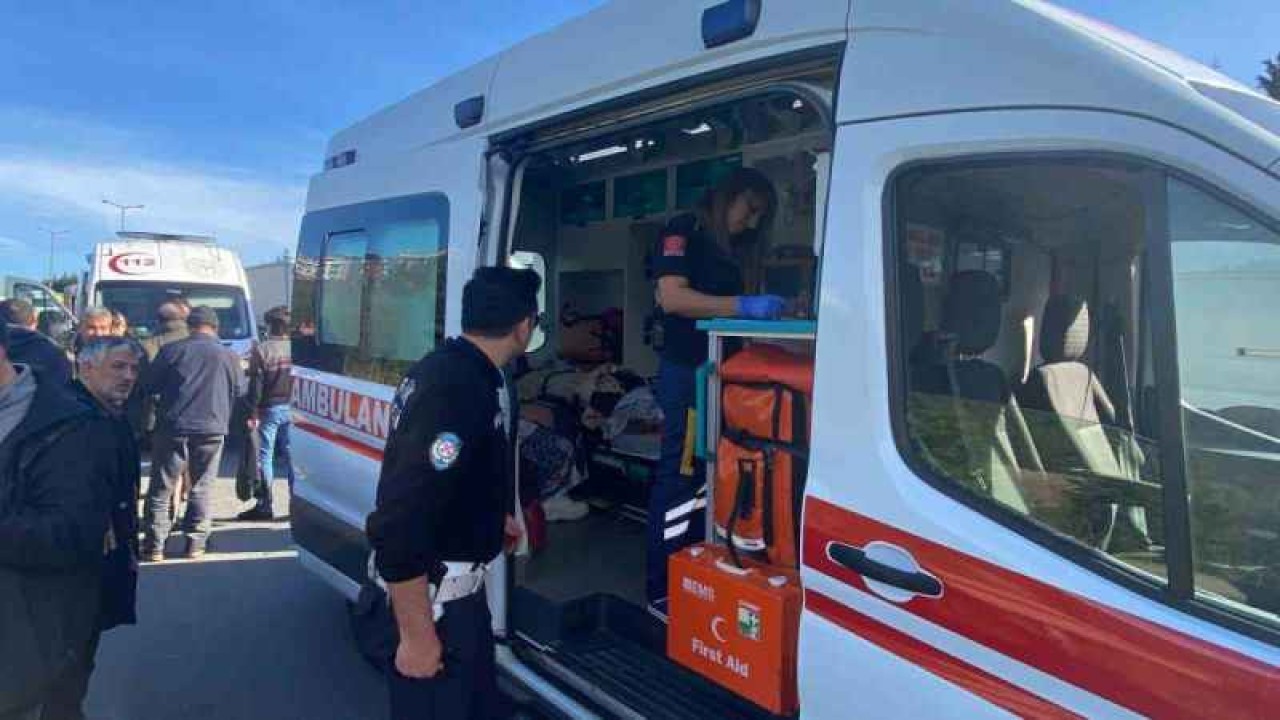 TEM’de yolcu otobüsü tıra çarptı: 13 yaralı 7