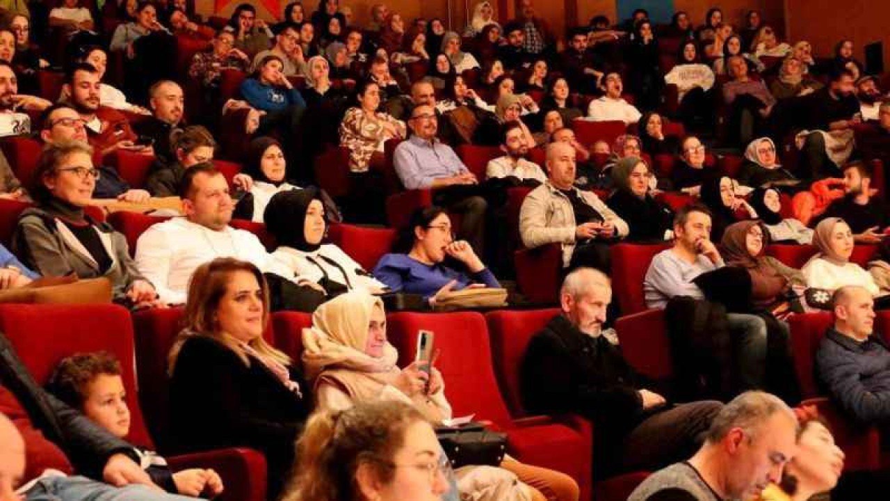 Emanetçi Tiyatro kahkahaya boğdu 6