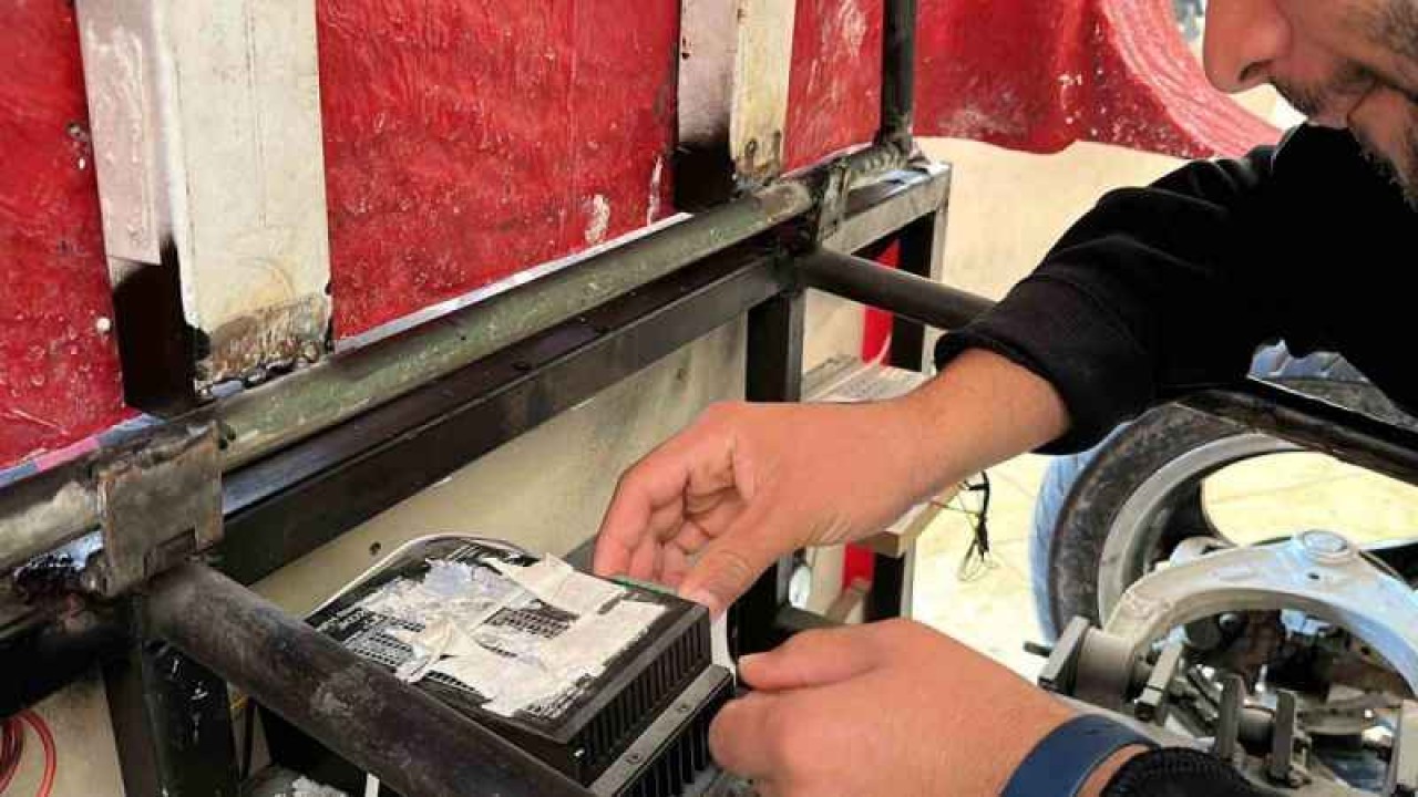 Geri Dönüşüm Malzemeleri ile Araba Yaptılar 5