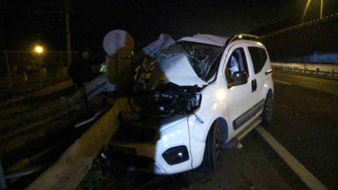 Kontrolden Çıkan Araç Bariyere Saplandı: 1'i Ağır 3 Kişi Yaralandı 5
