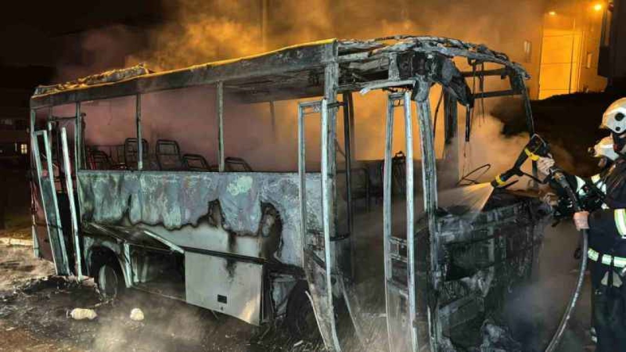 Park Halindeki Servis Alev Topuna Döndü 11