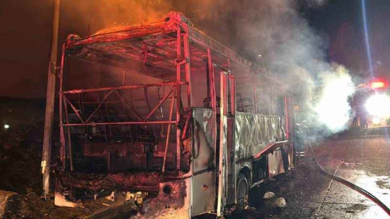 Park Halindeki Servis Alev Topuna Döndü 12