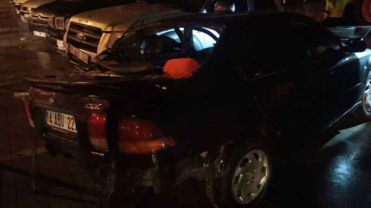 Bolu'da Otomobil Traktör Bayisine Daldı- Yararlılar var... 3