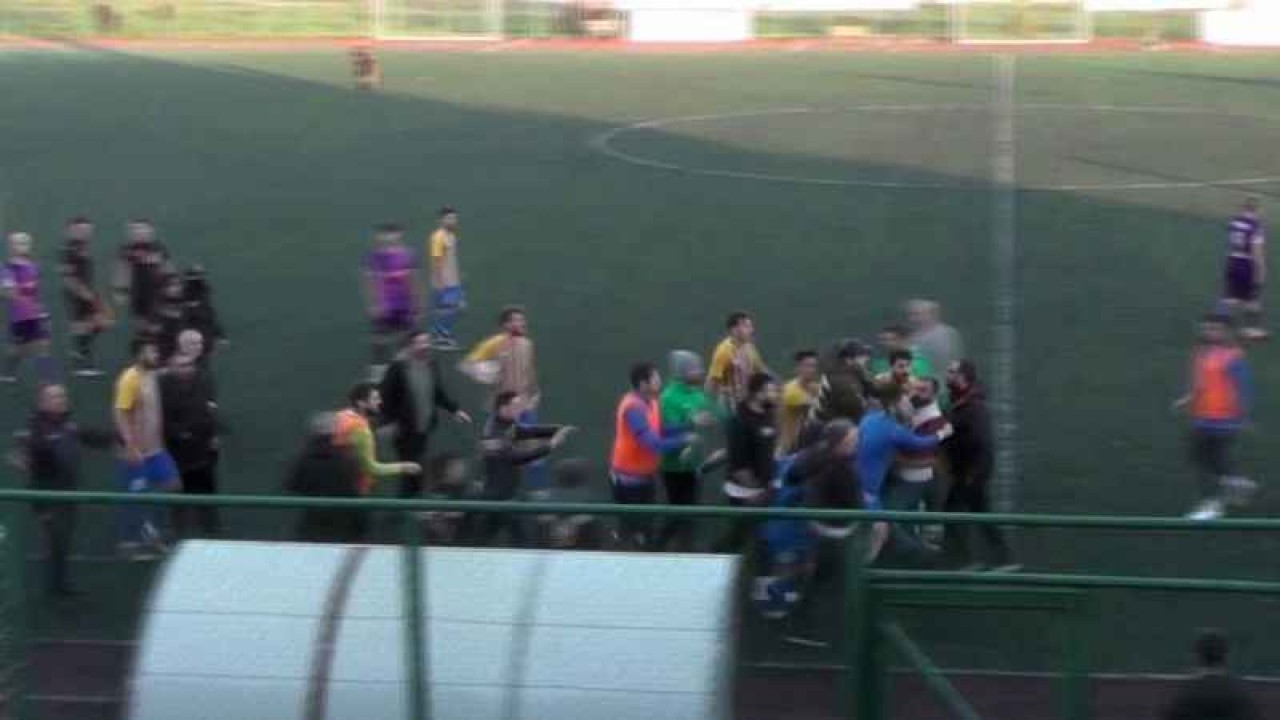 Futbolcular Arasında Başlayan Ve Tribünlere De Taşan Gerginliği Polis Ekipleri Güçlükle Ayırdı 6