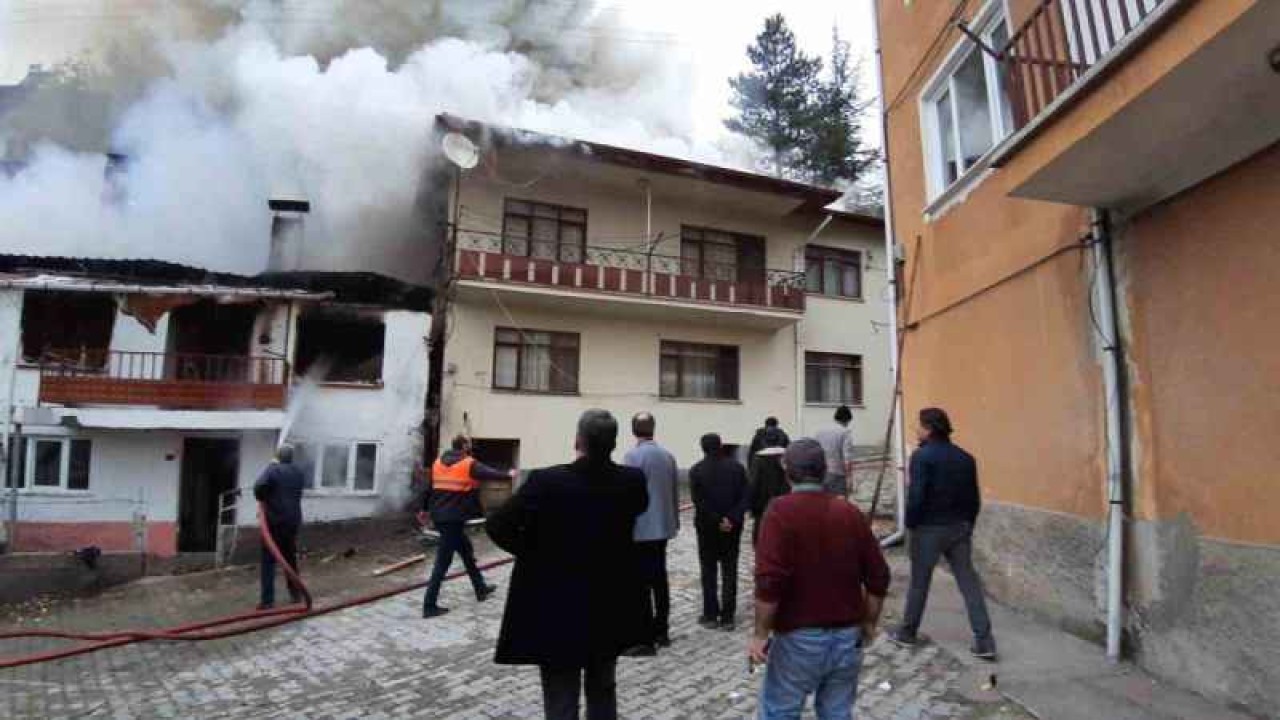 Bolu'da Bir Evde Başlayan Yangın 4 Eve Sıçradı 4