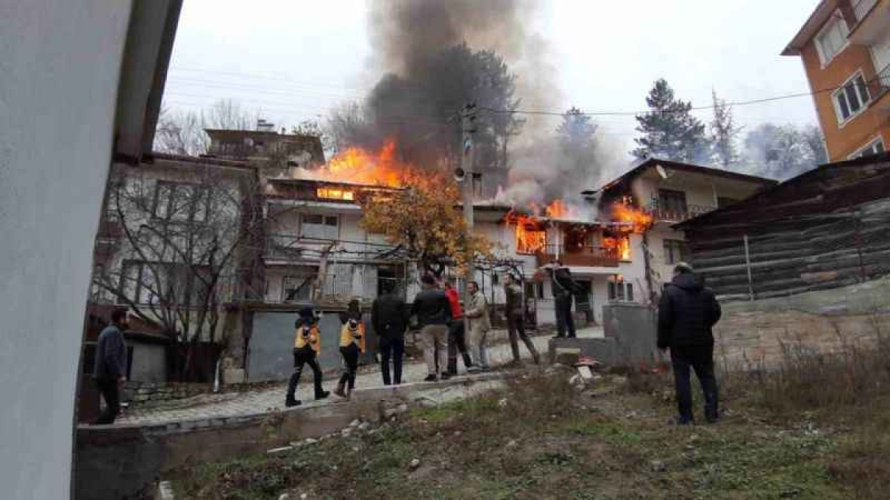 Bolu'da Bir Evde Başlayan Yangın 4 Eve Sıçradı 7