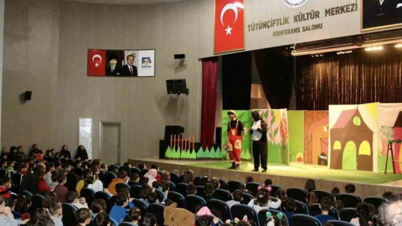"Pamuk İle Kömür" Adlı Çocuk Tiyatrosu Minikleri Eğlendirdi 4