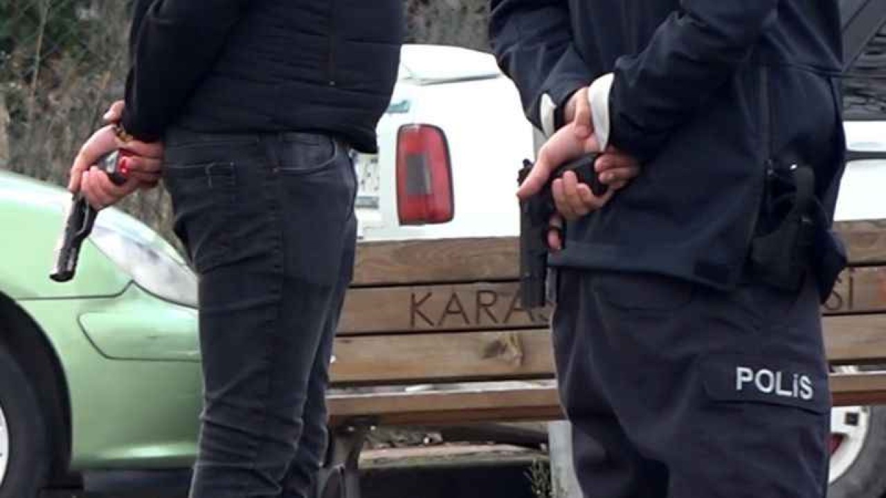 Kız Arkadaşını Silahla Rehin Aldı: Çevreye Korku Saçtı 5