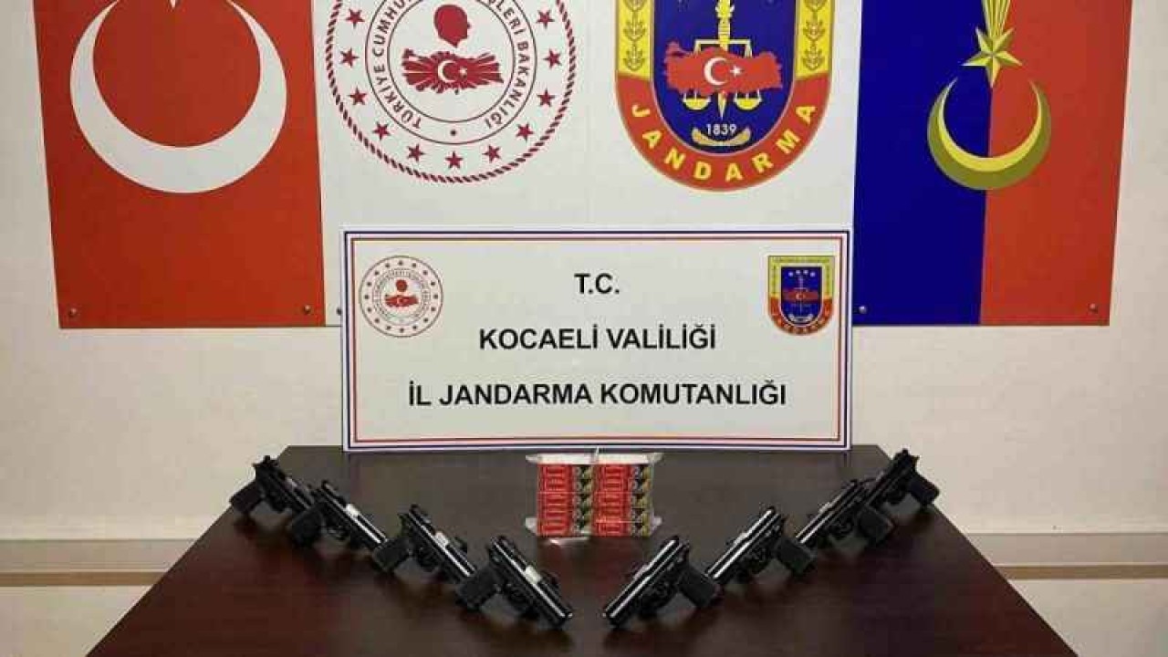 2 Araçtan 8 Tabanca Ele Geçirildi: 3 Gözaltı 4