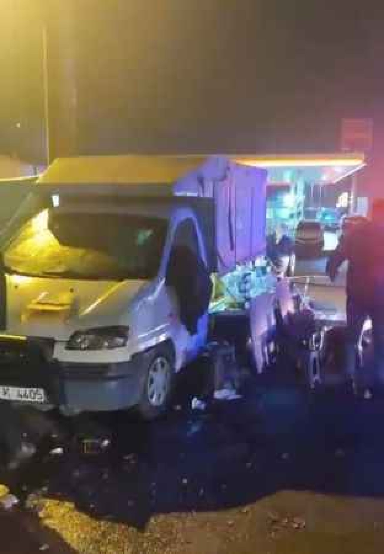 Tır İnsanların Arasına Daldı: 5 Yaralı... 7