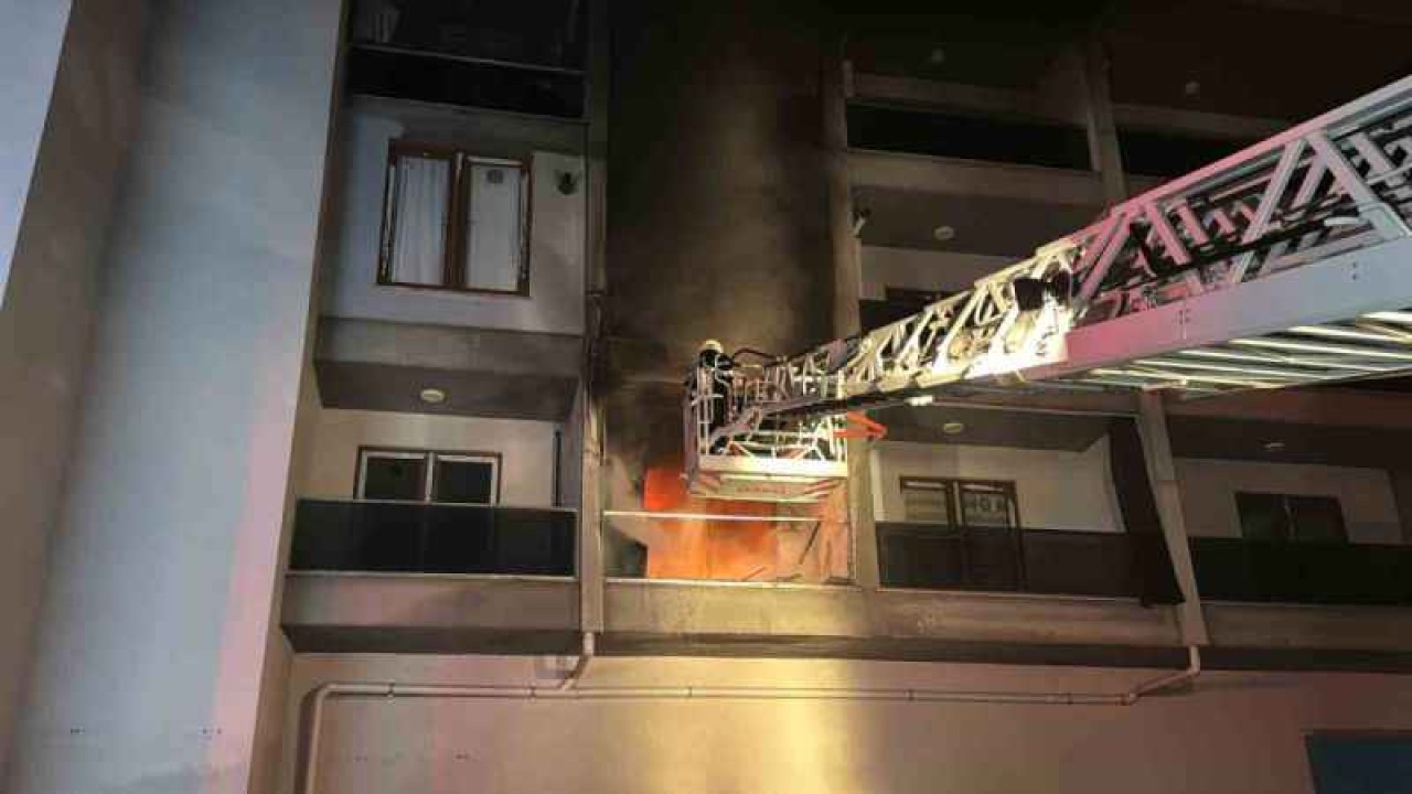 Düzce'de Çıkan Yangında Mahsur Kalanlar Kurtarıldı 4