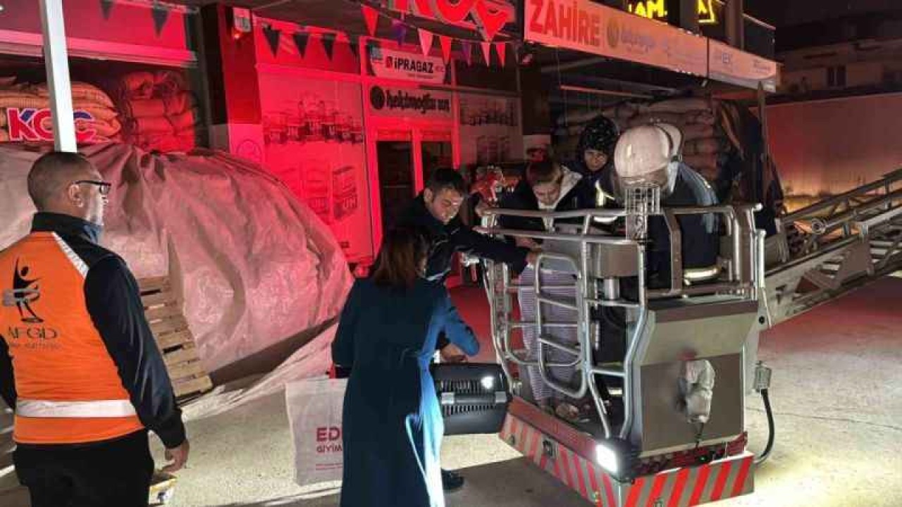 Düzce'de Çıkan Yangında Mahsur Kalanlar Kurtarıldı 17