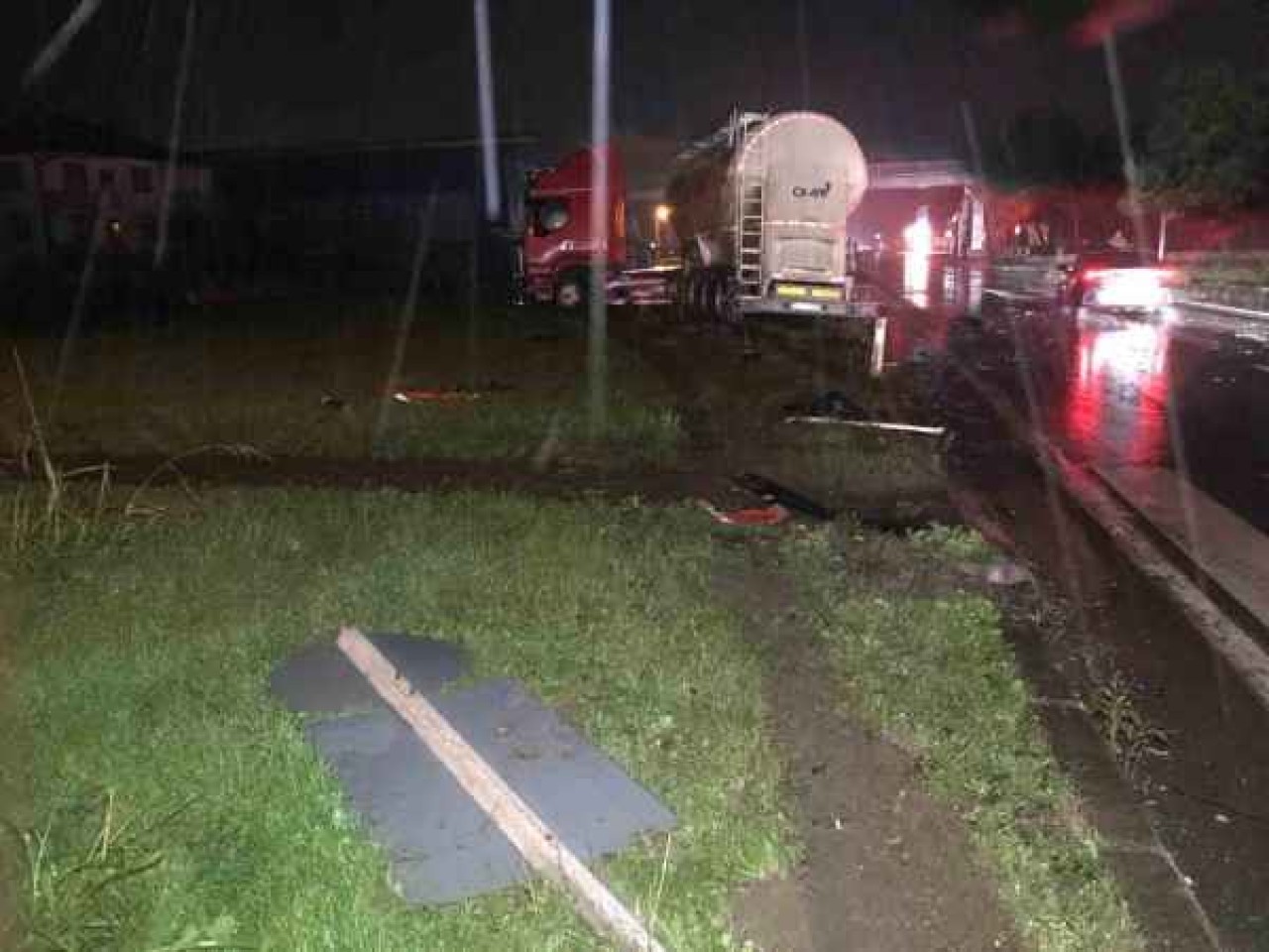 Sakarya’da Tır ile Ticari Araç Çarpıştı 3