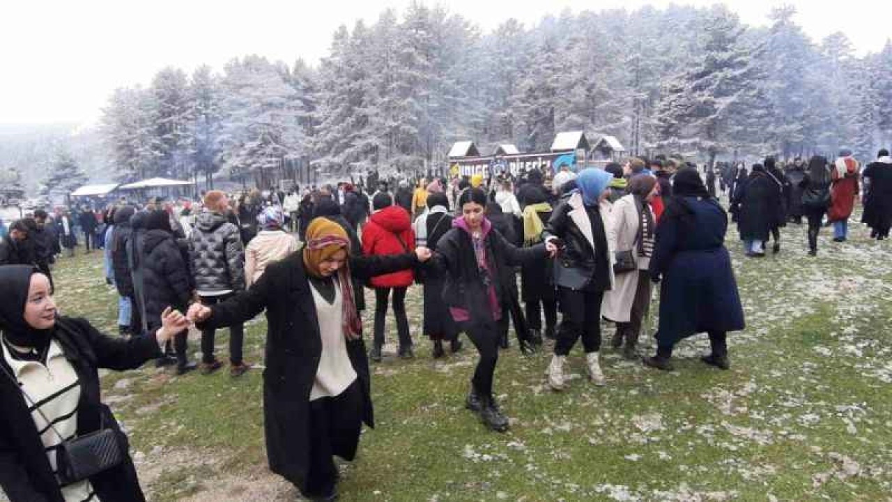 Karlar Altında Hamsi Rüzgarı; 2 Ton Hamsi Yediler 7