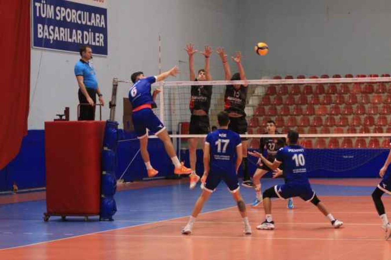 TVF Erkekler Voleybol 1. Ligi: Kocaeli Büyükşehir Belediye Kağıtspor: 3 - Ziraat Bankkart: 0 4