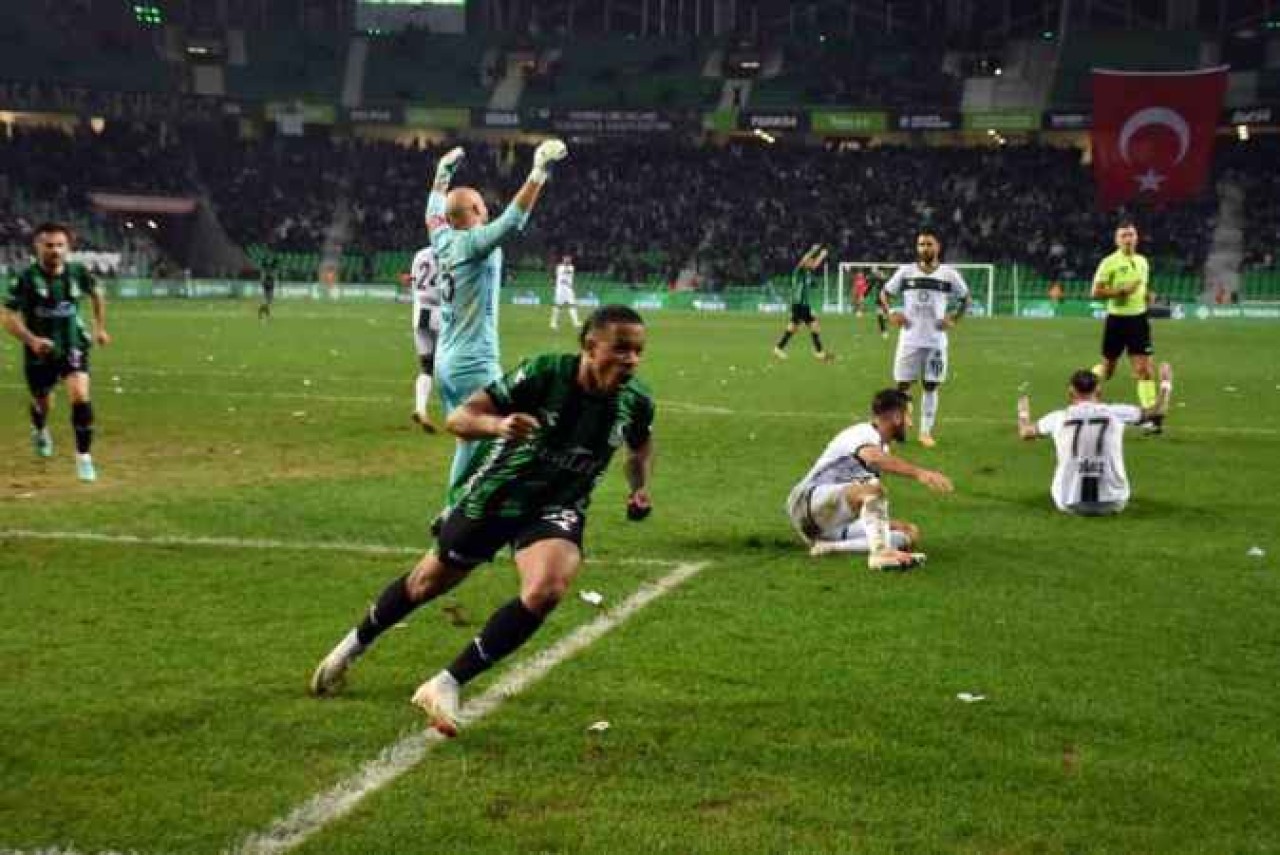 Trendyol 1. Lig: Sakaryaspor: 3 - Kocaelispor: 1 6