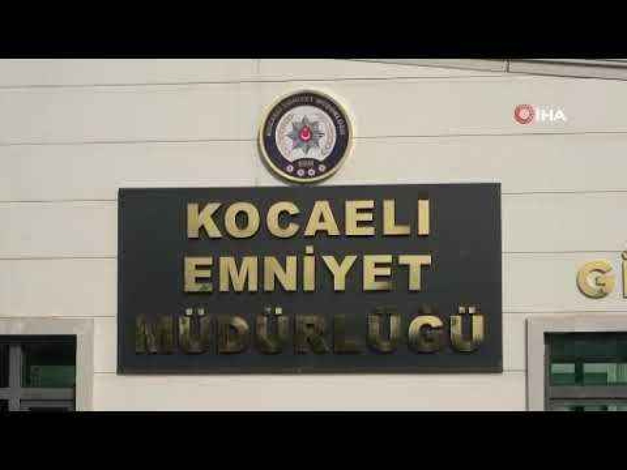 Akaryakıt istasyonunun kasasını patlatarak para çalan şüpheliler yakalandı 6