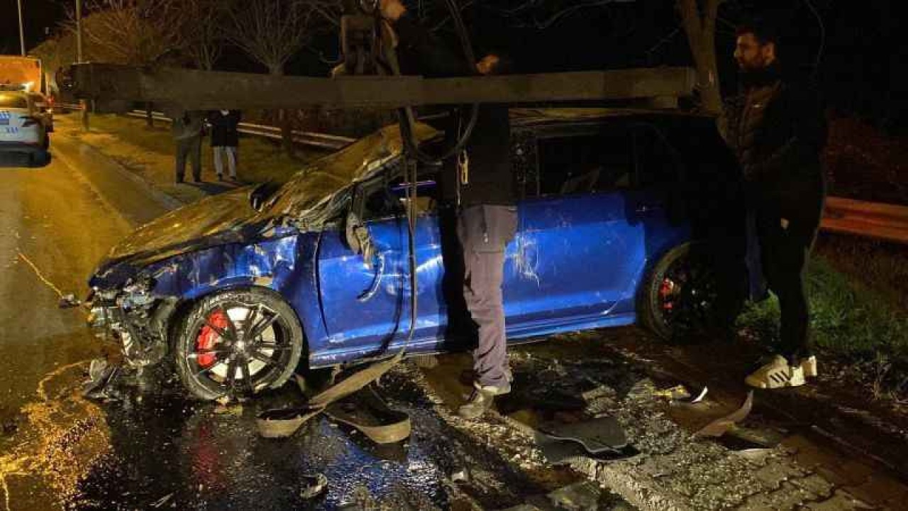 Takla atan otomobil 50 metre sürüklendi: 3 yaralı 2