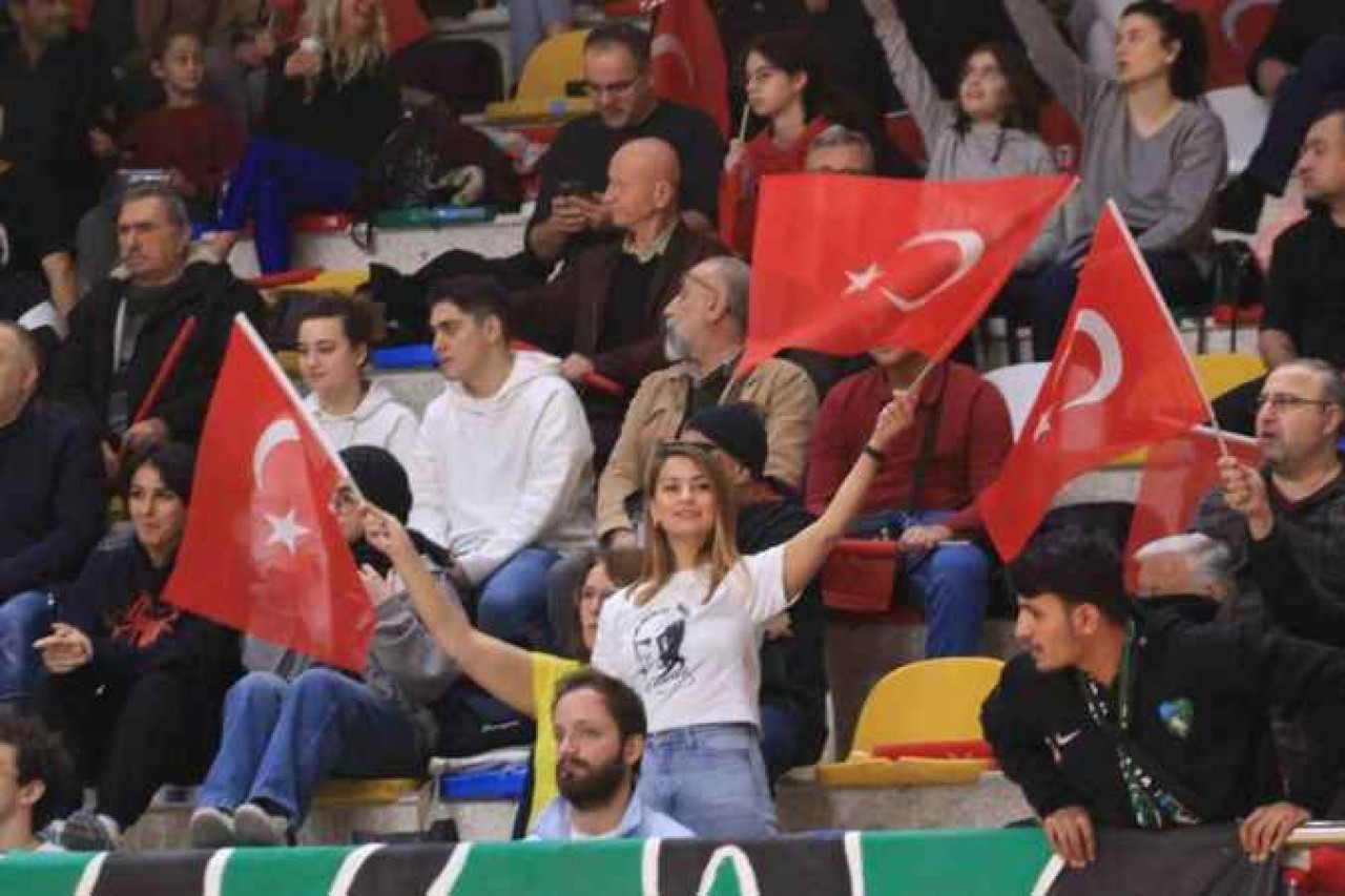 Kadınlar Basketbol Süper Ligi: İzmit Belediyespor: 93 - Galatasaray: 79 9