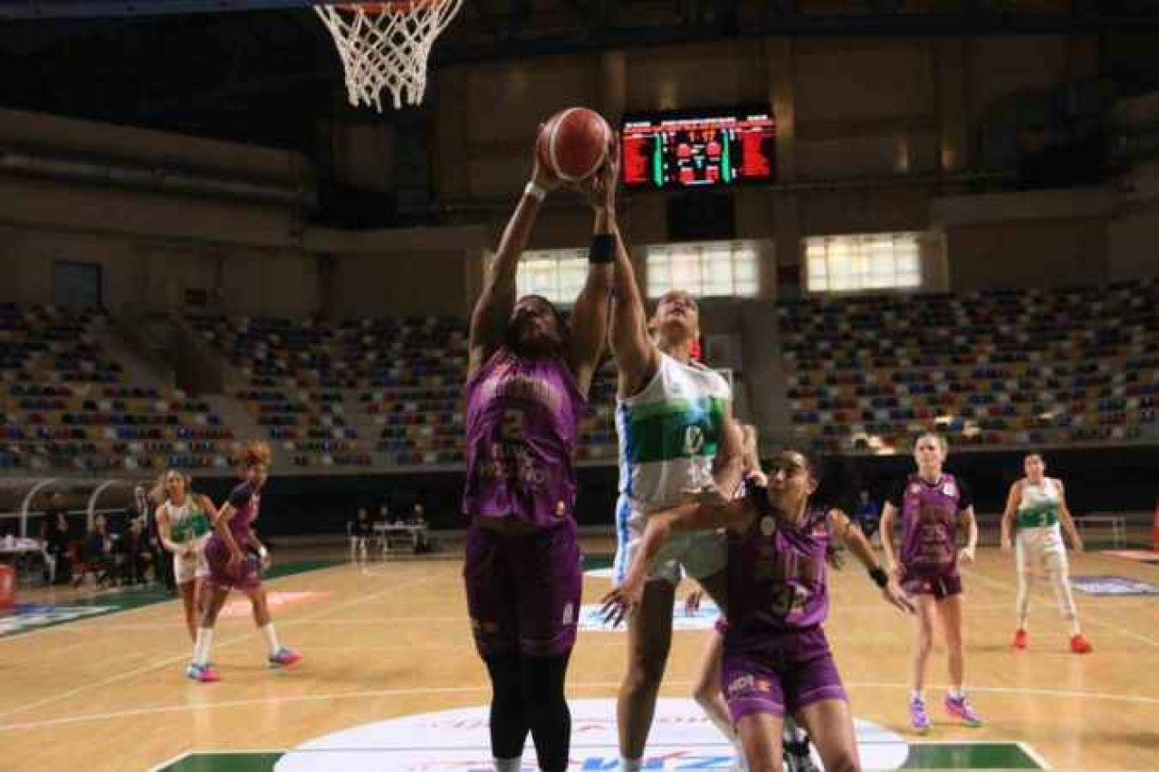 Kadınlar Basketbol Süper Ligi: İzmit Belediyespor: 93 - Galatasaray: 79 13