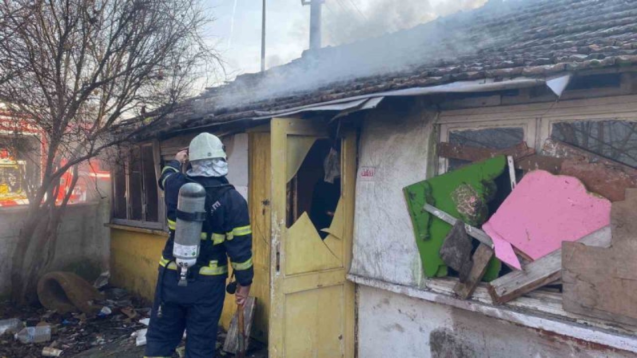 Kullanılmayan Evden Çıkan Dumanlar Panik Oluşturdu 3