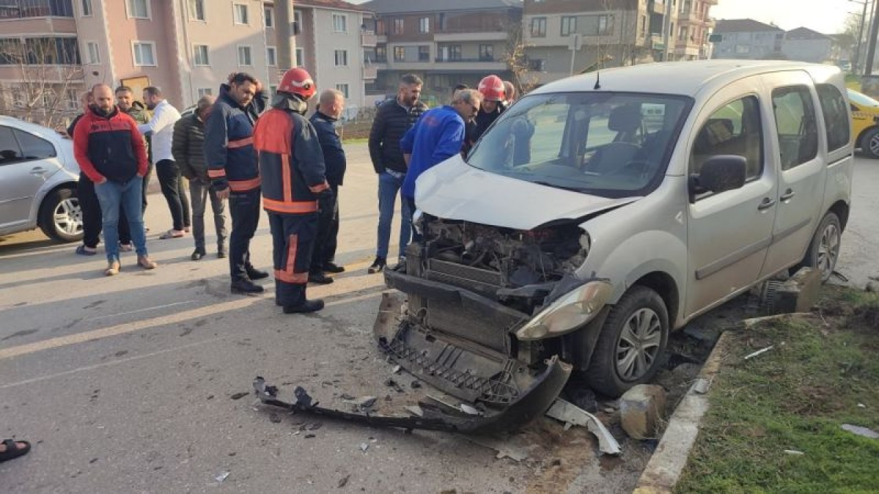 Otomobil İle Ticari Araç Çarpıştı 4