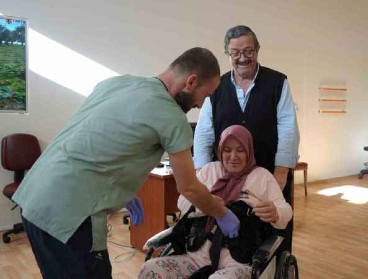 Sedye İle Geldiği Hastanede Felçli Hasta Yürümeye Başladı 6