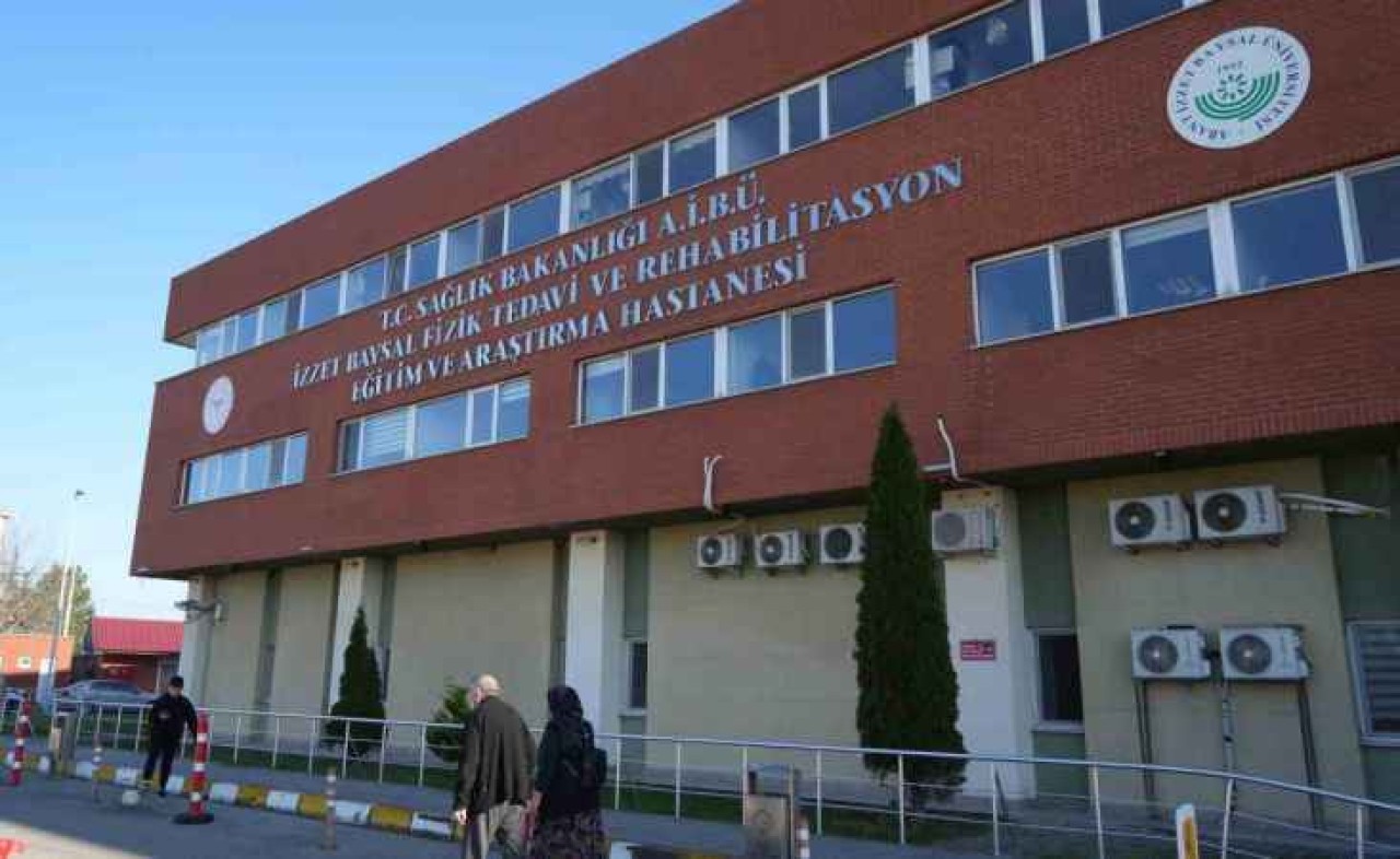 Sedye İle Geldiği Hastanede Felçli Hasta Yürümeye Başladı 11