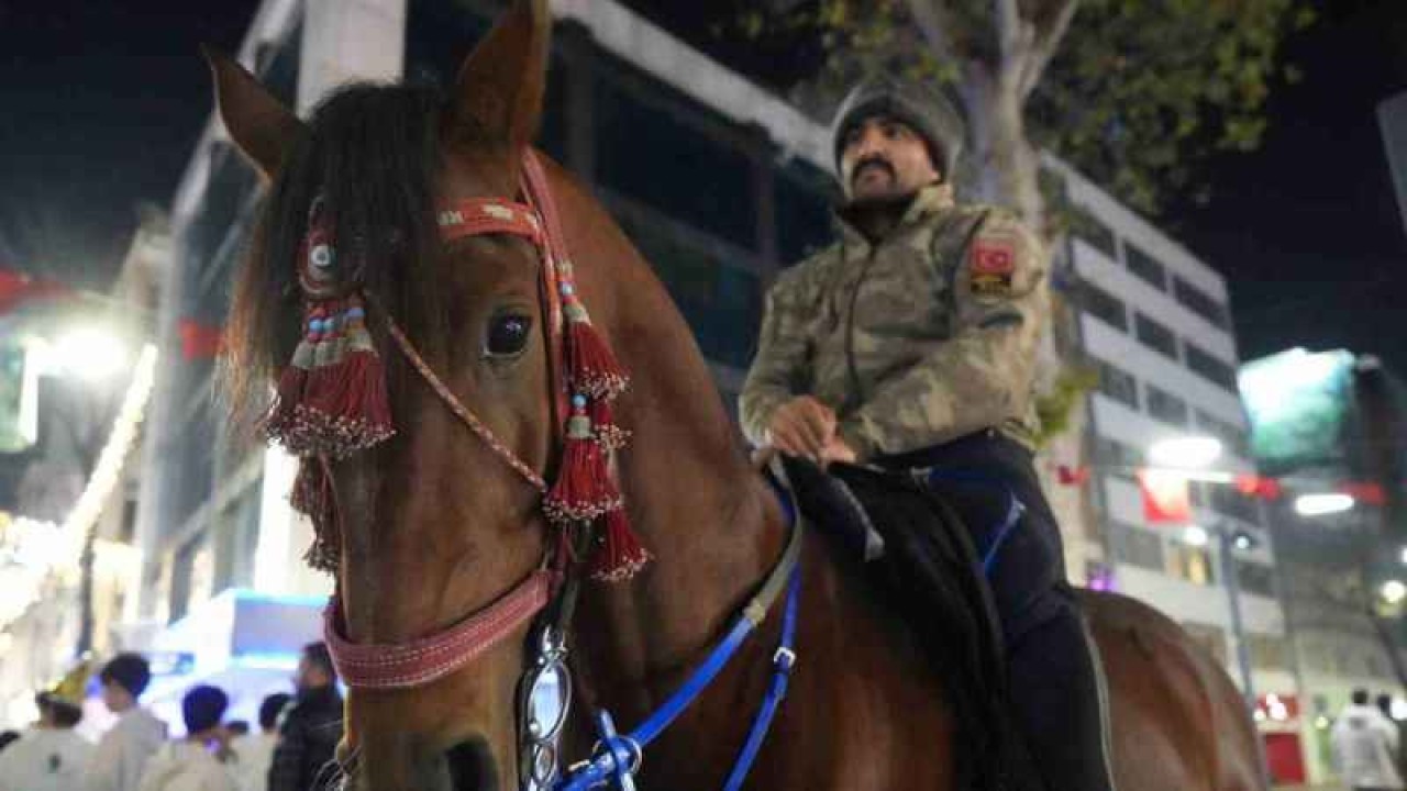 'At Türkün Kanadıdır' Diyerek Yeni Yıla Atla Girdi 14