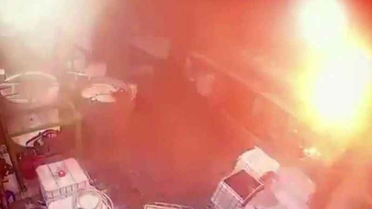 Fabrikadaki Yağ Kazanı Bomba Gibi Patladı! 3