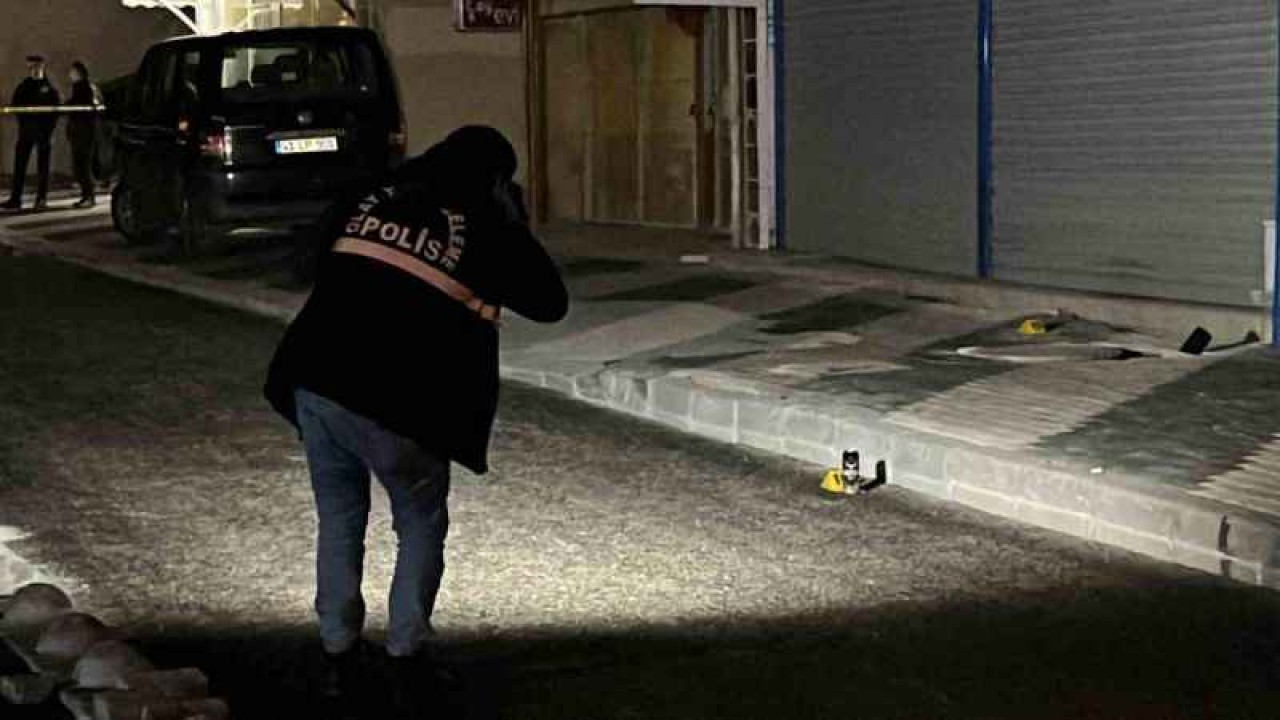 Sokak ortasında kurşun yağdırdı: Boynundan vurulan şahıs ağır yaralandı 8