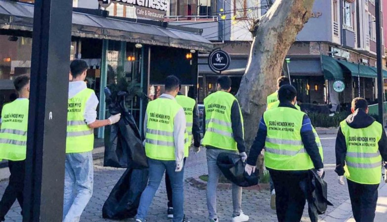 Farkındalık İçin Cadde Temizlediler Ve Kitap Okudular! 3