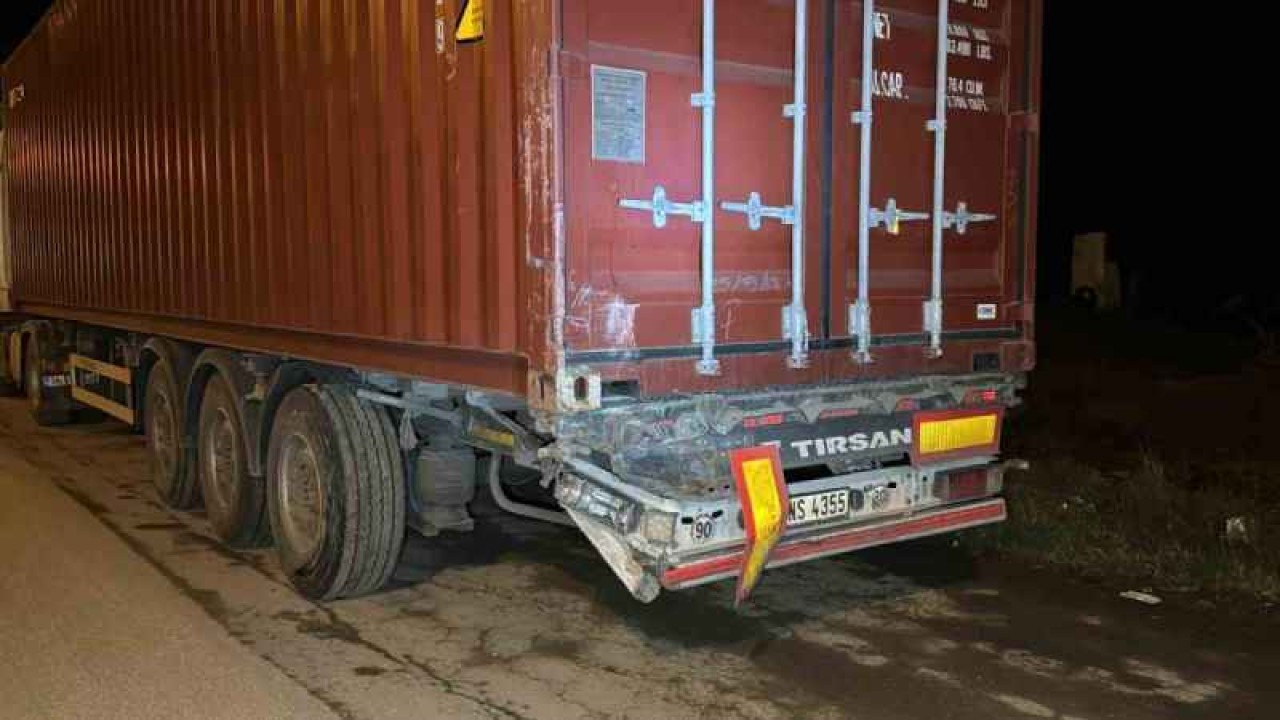 Tıra arkadan çarpan ticari araç hurda yığınına döndü: 1 ölü, 1 yaralı 5