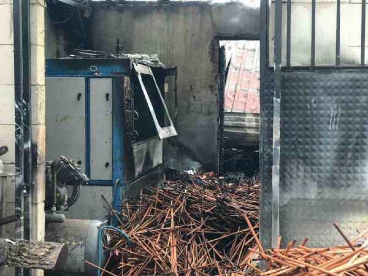 Sakarya’da Ahşap Askı Atölyesinde Çıkan Yangında 3 Kişi Etkilendi! 5