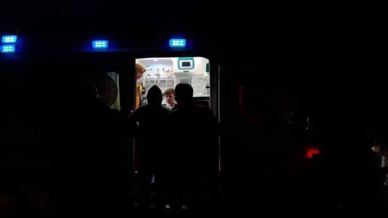 Kontrolden Çıkan Otomobil Yan Yattı: 2 Yaralı Var 5