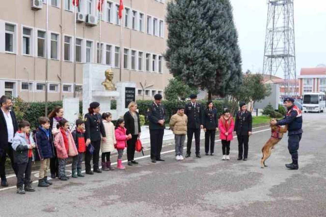 Çocuklar İl Jandarma Komutanlığı'nı Ziyaret Etti 6