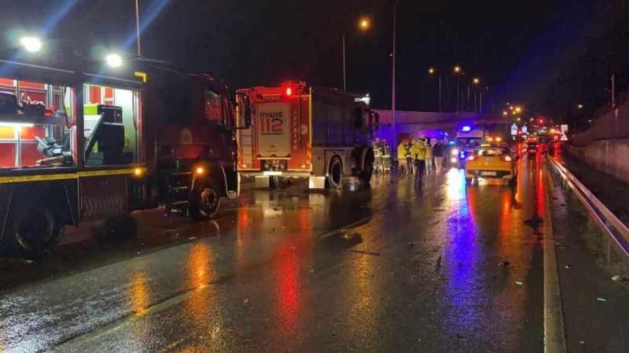Bariyere çarpan otomobil hurdaya döndü: 2 ölü, 1 yaralı 9