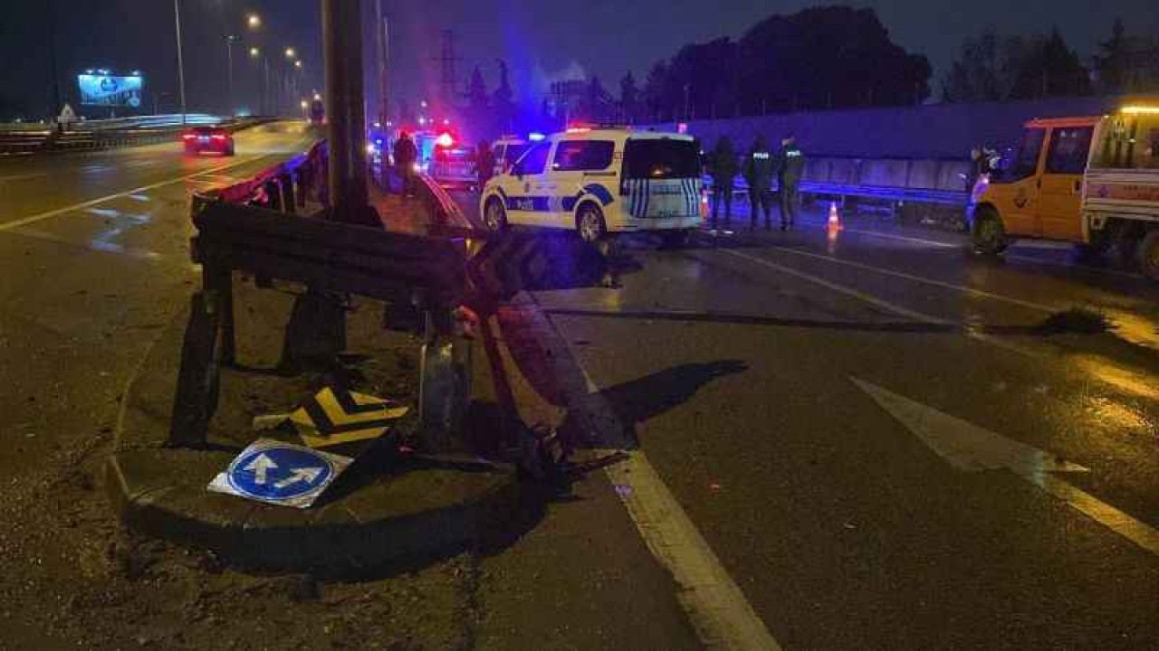 Bariyere çarpan otomobil hurdaya döndü: 2 ölü, 1 yaralı 8
