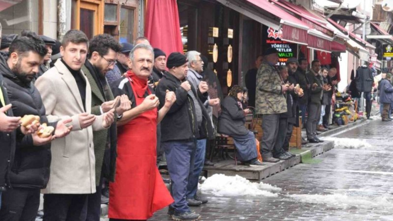Soğuğa Aldırış Etmeden Geleneği Sürdürdüler! 5