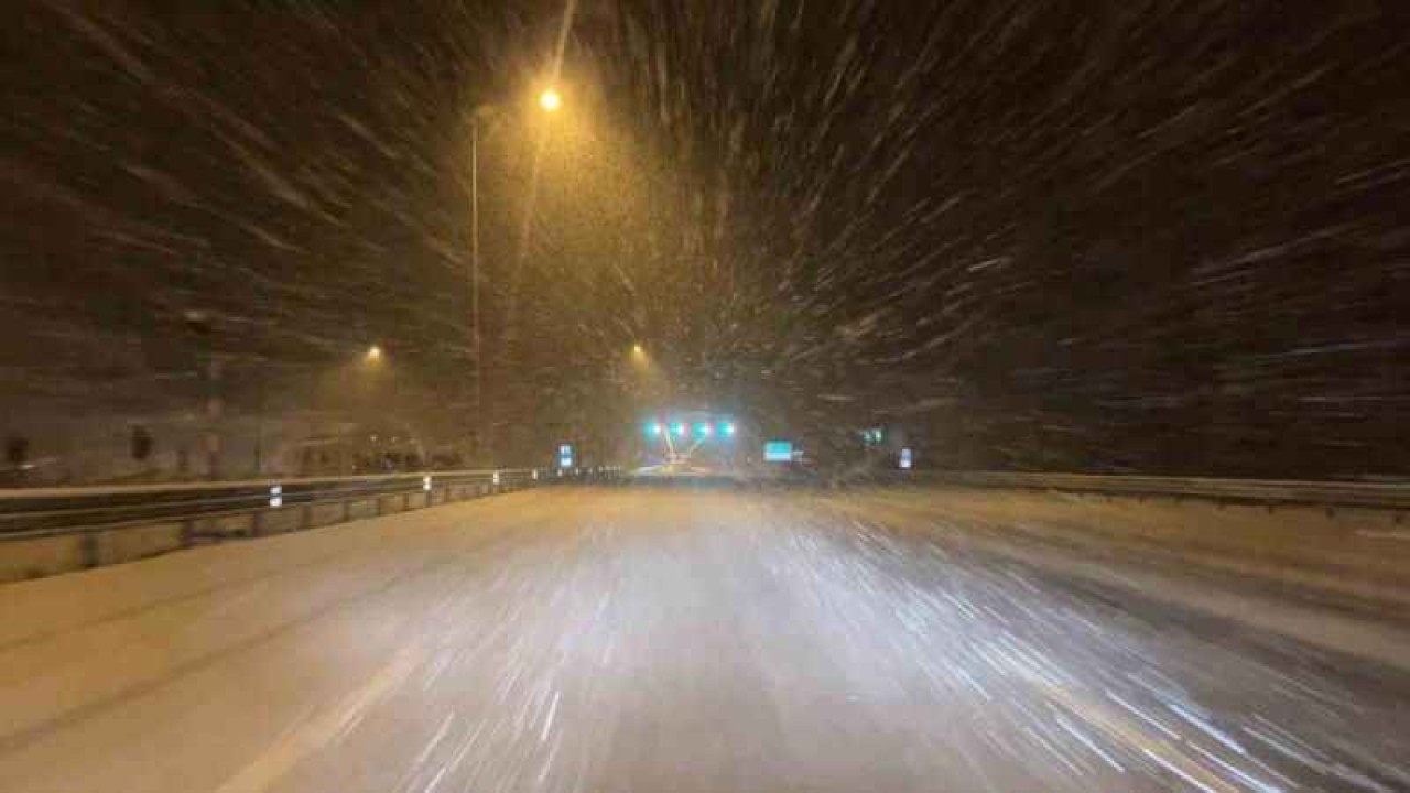 Kuzey Marmara Otoyolu Kocaeli geçişinde kar yağışı etkili oluyor 7